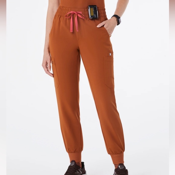FIGS Women’s Uman Jogger Scrub Pants - Dirty Chai - Picture 7 of 11